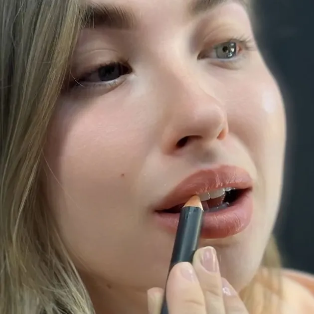 Hiro Cosmetics Crayon à lèvres Lip Switch - 2.5 g
